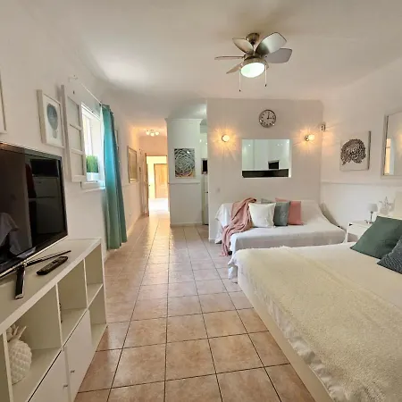 Appartement & Refreshing Pool Holidays Air-conditioning , *