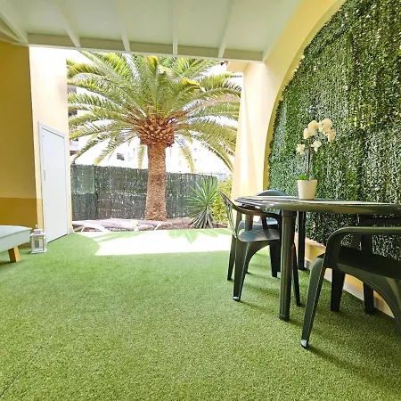 & Refreshing Pool Holidays Air-conditioning , Appartement