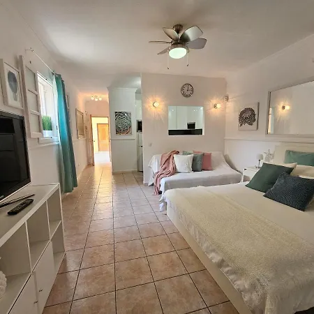 Appartement & Refreshing Pool Holidays Air-conditioning , *