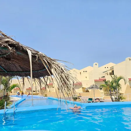 & Refreshing Pool Holidays Air-conditioning , Appartement