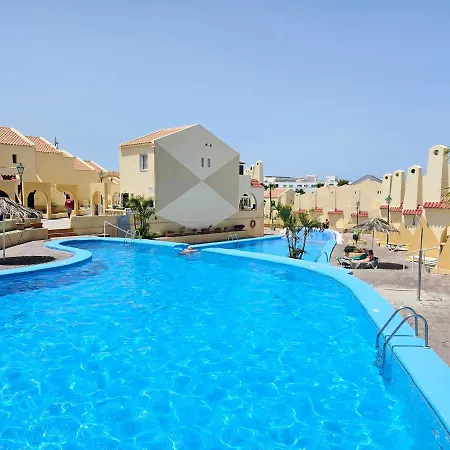 & Refreshing Pool Holidays Air-conditioning , Appartement