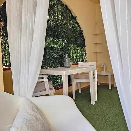 & Refreshing Pool Holidays Air-conditioning , Appartement